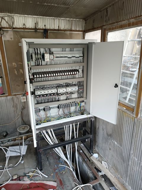 Отворен електро ормар за бетонска база во Кочани – ELKO AUTOMATION